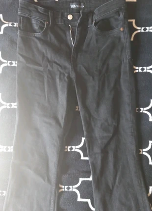 Jean coupe évasé noir, marque: Zara, état: Très bon état, taille: M / 38 / 10, 12,00 €, 13,30 € Protection acheteurs incluse