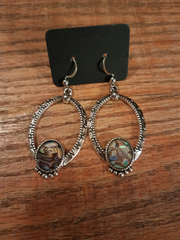 Silver oval earrings with shell inlay 1