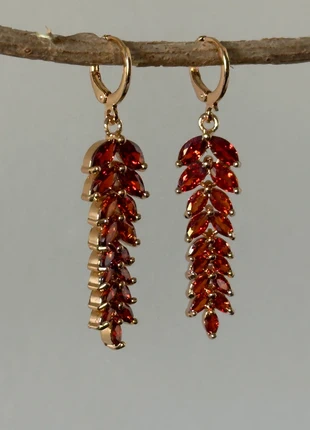 Oett oorbellen: blad met rode steentjes, 5 cm NIEUW, marque: Oett, état: Neuf sans étiquette, 14,95 €, 16,40 € Protection acheteurs incluse