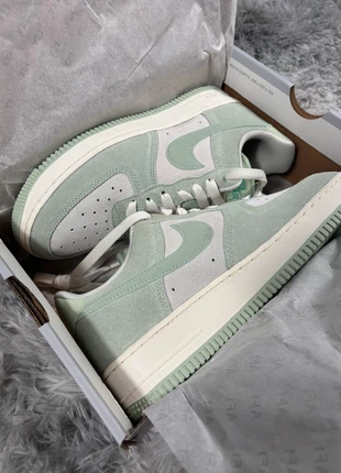 Nike WMNS Air Force 1/One ‘07 SE Vert/Blanc/Beige Neuve Taille 38, marque: Nike, état: Neuf avec étiquette, taille: 38, 104,99 €, 110,94 € Protection acheteurs incluse
