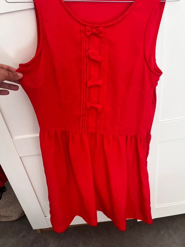 Robe rouge avec noeuds - photo numéro 4