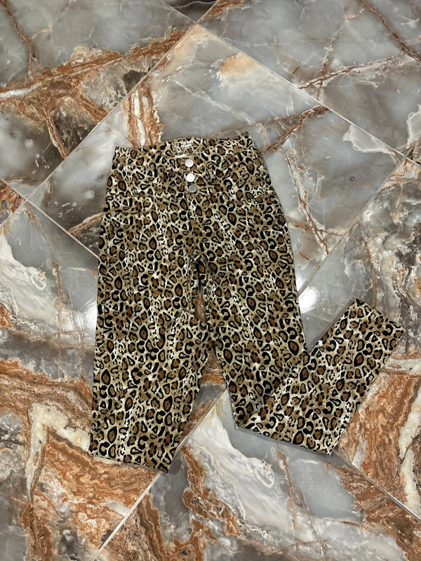 No Boundaries skinny leg leopard pants size 5 1