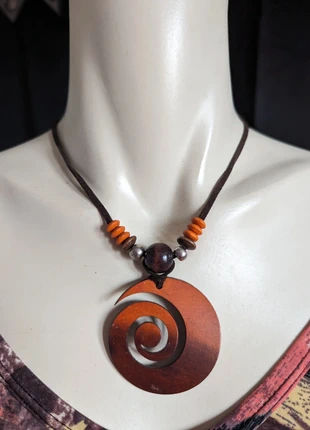 Unique collier spirale en bois de curcubitacée, brand: Boutique indépendante, condition: Very good, €6.50, €7.53 includes Buyer Protection