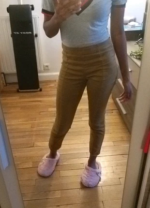 Pantalon taupe , marke: H&M, zustand: Sehr gut, größe: L / 40 / 12, 15,00 €, 16,45 € inklusive Vinted-Käuferschutz