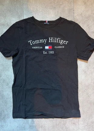 T-shirt noir Tommy Hilfiger garçon, brand: Tommy Hilfiger, condition: Very good, size: S, €7.50, €8.58 includes Buyer Protection