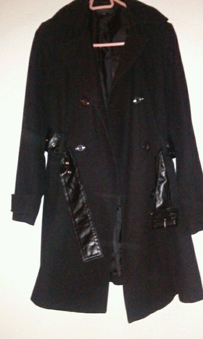 Manteau noir ceinturé 1