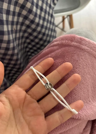 Silver and white trinity bracelet, marca: White, estado: Novo sem etiquetas, €10.00, €11.20 inclui Proteção do Comprador