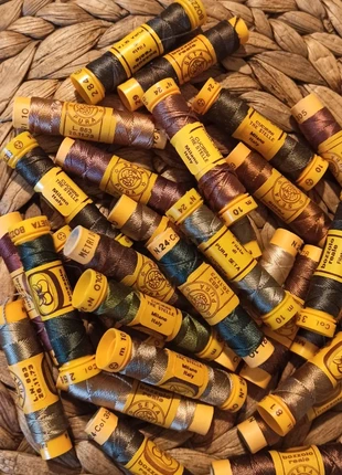 Lotto di 30 spolette di seta nei colori che vanno dal beige/ruggine/verdi marci / marroni, brand: 3stelle, condizioni: Nuovo con cartellino, €12.00, €13.30 include la Protezione acquisti