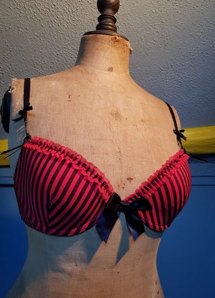 Soutien gorge Jennyfer, brand: Jennyfer, condition: Very good, size: 70B, €1.50, €2.28 includes Buyer Protection