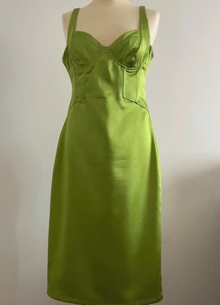 Robe satin. Zara, marque: Zara, état: Très bon état, taille: M / 38 / 10, 20,00 €, 21,70 € Protection acheteurs incluse