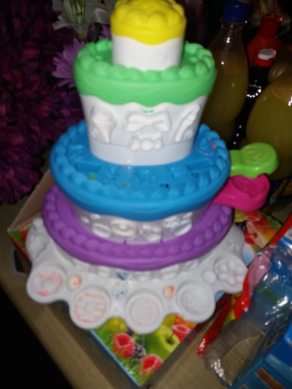 Pâte à modeler Play Doh Gâteau d'anniversaire. - Play-Doh
