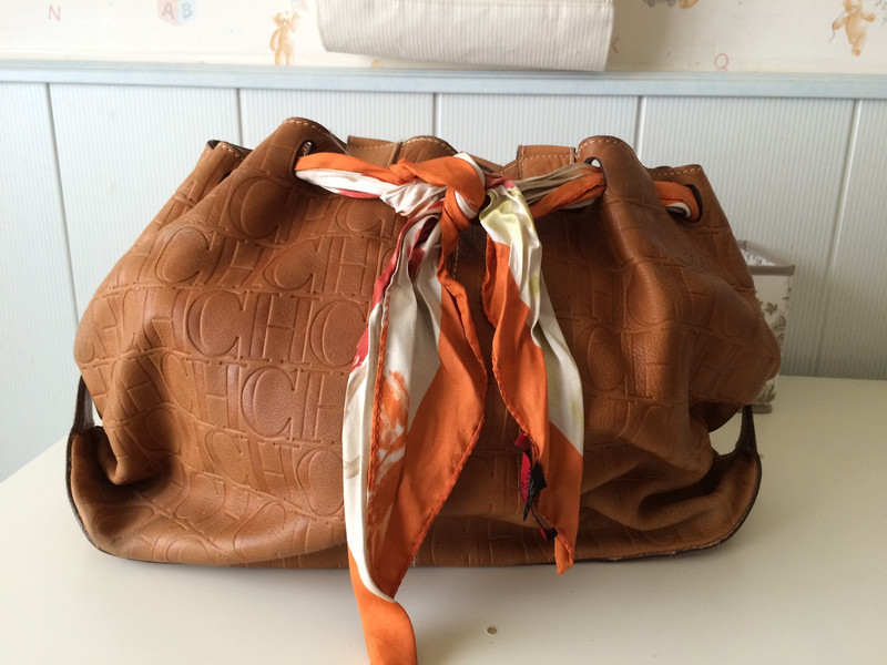 Bolso Carolina Herrera tamano grande. Vinted