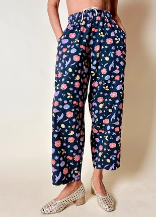 Pantalone casual anni ‘80 in cotone leggero, fantasia a fiori e frutti multicolor 🍒, état: Bon état, taille: Taille unique, 10,00 €, 11,20 € Protection acheteurs incluse