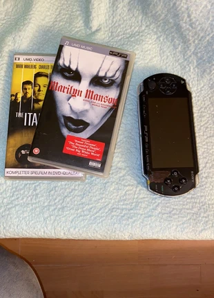 Sony PSP + 2 Filme und Speicherkarte 2 kB, marque: Sony, état: Bon état, 40,00 €, 42,70 € Protection acheteurs incluse