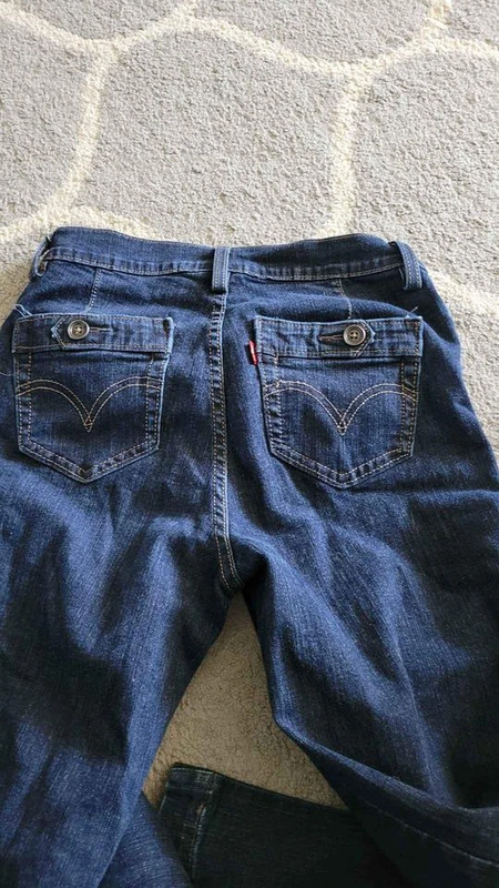 Womens Size 8 Levi's Jeans 2