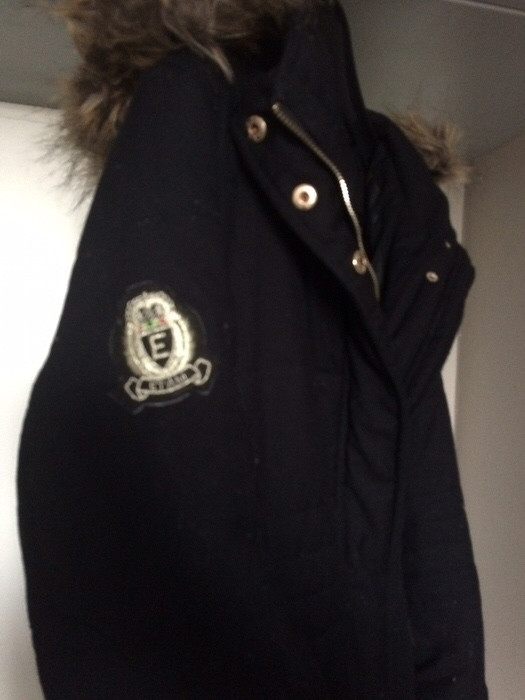 Manteau noir, Etam 1