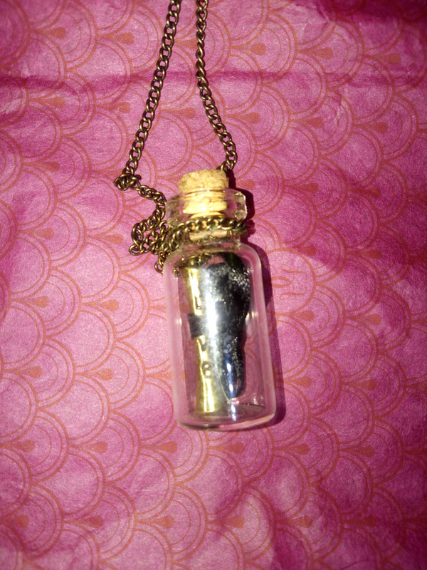 Collier pendentif bouteille 1