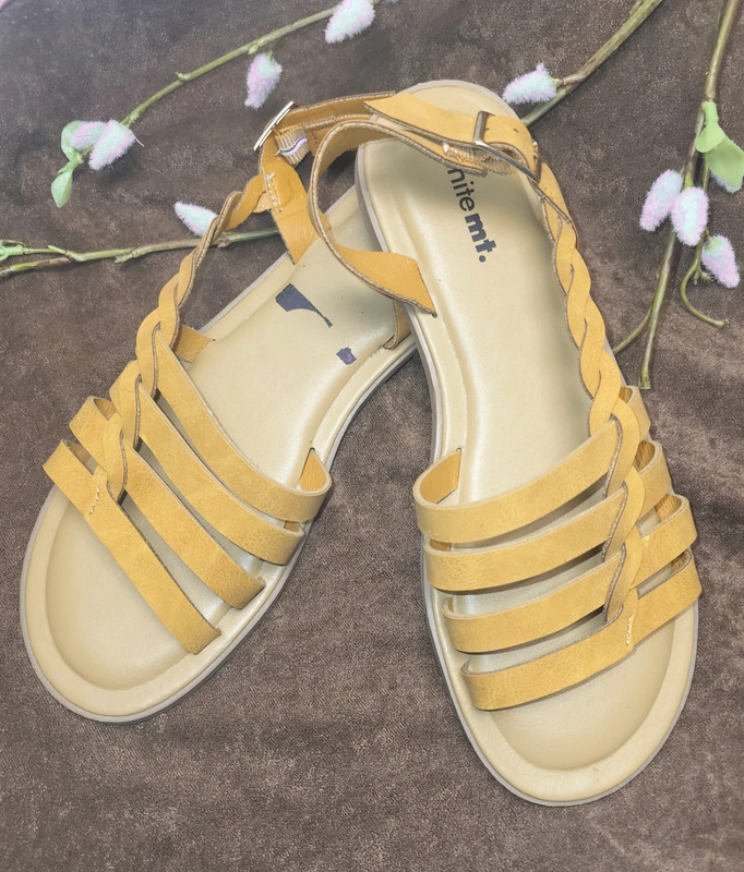 Pre-owned Tan Mountain Sandals  7.5 1