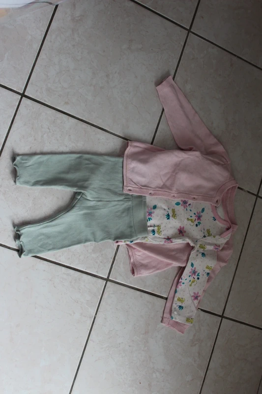 ensemble composé de trois pièces taille 6 mois - photo numéro 3
