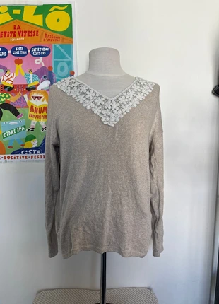 Petit pull d’hiver avec dentelle - Naf Naf - M, marke: Naf Naf, zustand: Sehr gut, größe: M / 38 / 10, 6,00 €, 7,00 € inklusive Vinted-Käuferschutz