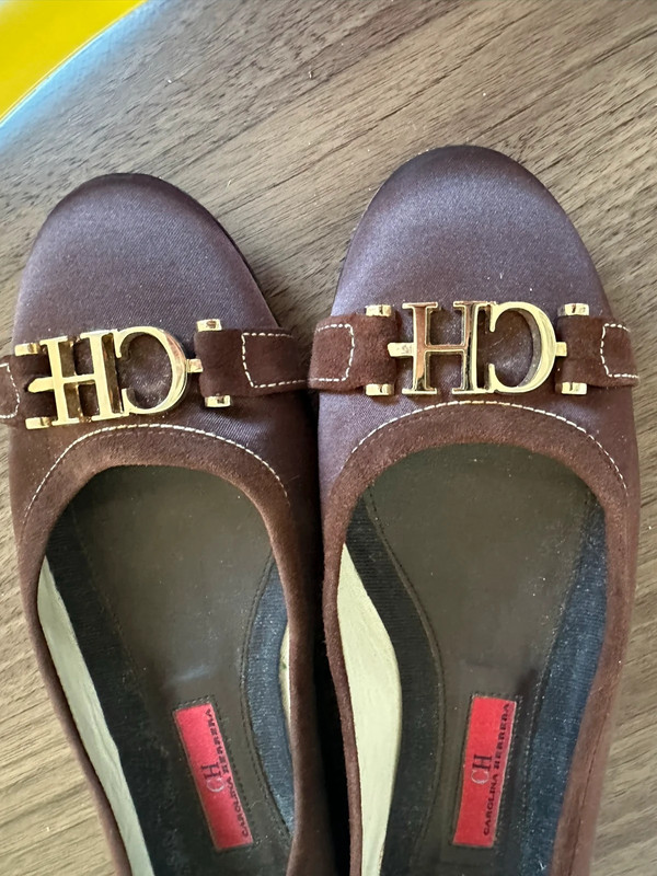 Carolina herrera clearance flip flops