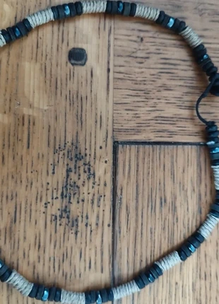 Collier perles et cordelettes, marque: sans marque, état: Neuf sans étiquette, 3,00 €, 3,85 € Protection acheteurs incluse