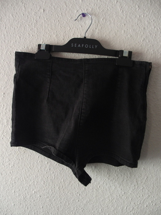 ASOS - Short en jean taille haute noir avec fermeture sur le côté 2