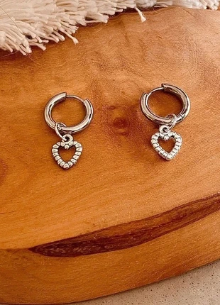 Zilveren creolen met hartjes, condizioni: Nuovo senza cartellino, €3.95, €4.85 include la Protezione acquisti Pro