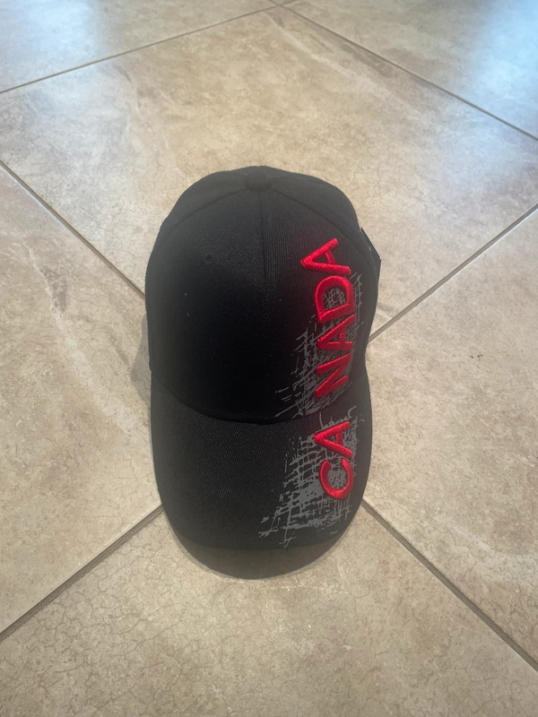 Canada Unisex adjustable cap. 100% acrylic. New 2