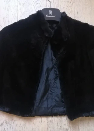 Mantella di pelliccia nera, marque: Pelliccia, état: Très bon état, taille: Taille unique, 4,00 €, 4,90 € Protection acheteurs incluse