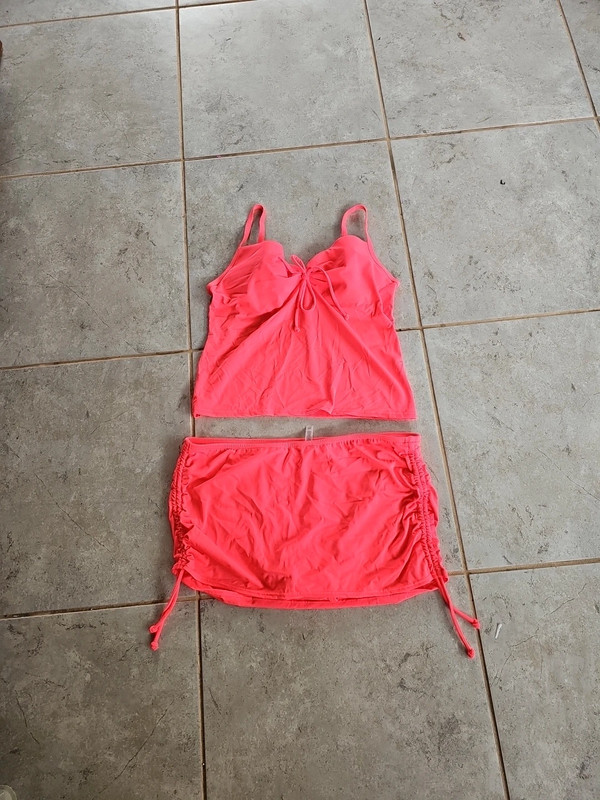 Nwot Victoria's Secret 2 Pieces Swimsuit Size XL/36C 1