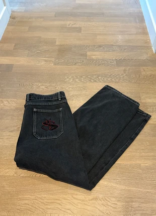 Yardsale Red/Black Logo Grey Embroidered Pants, merk: Yardsale, staat: Nieuw zonder prijskaartje, maat: L, € 60,00, € 63,70 inclusief Kopersbescherming