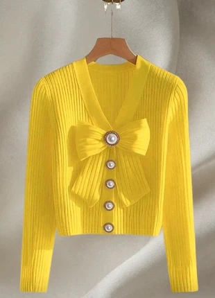 T-shirt chic à col V avec nœud – style féminin et moderne, marque: Tendance, état: Neuf sans étiquette, taille: M / 38 / 10, 27,00 €, 29,05 € Protection acheteurs incluse