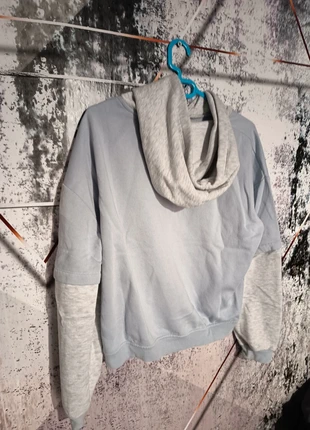 Sweat à capuche, marke: Attack On Titan, zustand: Sehr gut, größe: M / 38 / 10, 5,00 €, 5,95 € inklusive Vinted-Käuferschutz