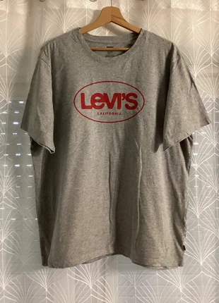 T-shirt Levi’s L en Très Bon État 💚, marque: Levi's, état: Très bon état, taille: L, 8,00 €, 9,10 € Protection acheteurs (Pro) incluse
