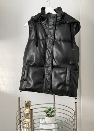 Doudoune sans manches simili cuir noir 🖤, marque: Tendance, état: Très bon état, taille: M / 38 / 10, 16,00 €, 17,50 € Protection acheteurs incluse