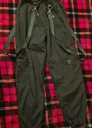 Black emo goth cargo pants with straps, état: Neuf sans étiquette, taille: M / 38 / 10, 9,00 €, 10,15 € Protection acheteurs incluse