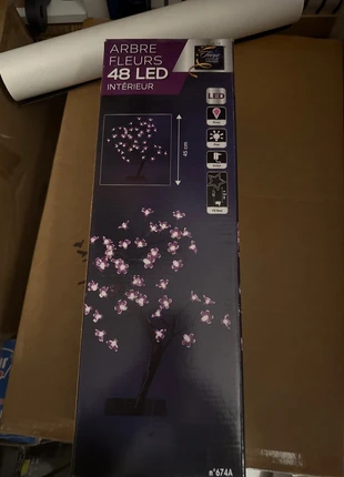 Arbre lumineux rose, marque: Lumineux, état: Neuf sans étiquette, 10,00 €, 11,20 € Protection acheteurs incluse