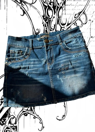 Denim mini skirt with distressing and studs | y2k style | size S, marke: y2k, zustand: Sehr gut, größe: S / 36 / 8, 16,00 €, 17,50 € inklusive Vinted-Käuferschutz