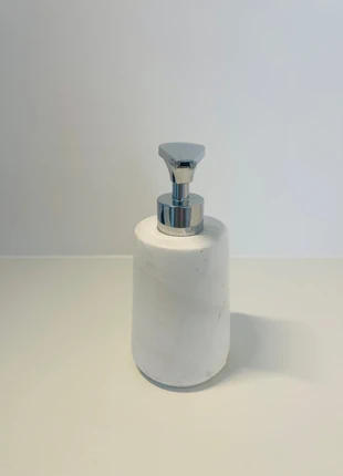 Distributeur à savon marbre blanc Zara Home, marque: Zara Home, état: Très bon état, 15,00 €, 16,45 € Protection acheteurs incluse