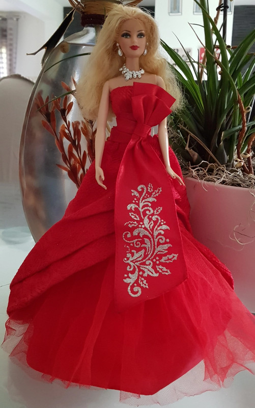 Barbie Joyeux Noël 2012 - Poupée de Collection + une coiffeuse - lot