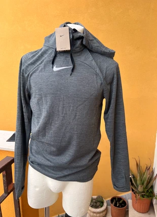maglia tecnica nike con cappuccio, marke: Nike, zustand: Neu, mit Etikett, größe: S, 30,00 €, 32,20 € inklusive Vinted-Käuferschutz