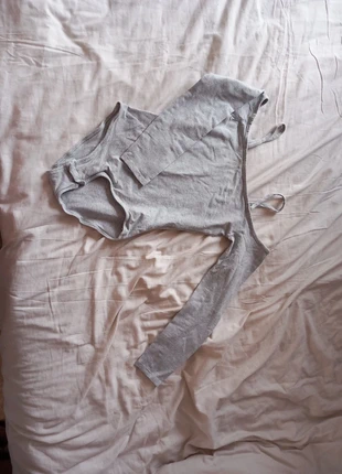 Body gris, merk: TEX, staat: Heel goed, maat: S / 36 / 8, € 1,50, € 2,28 inclusief Kopersbescherming