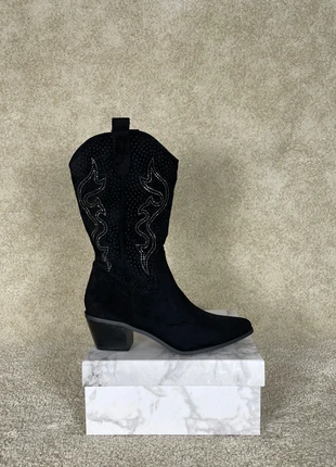 Black Suede Embroidered Western Boots, marca: Outfit, estado: Novo com etiquetas, tamanho: 40, €19.00, €20.65 inclui Proteção do Comprador