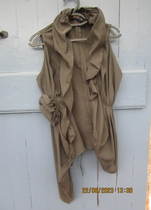 Chemise avec rose, marque: La Fee Maraboutee, état: Très bon état, taille: M / 38 / 10, 8,00 €, 9,10 € Protection acheteurs incluse