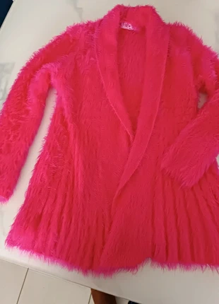 Vends superbe gilet dans des tons rose/rose fushia, marke: New Tilt, zustand: Sehr gut, größe: S / 36 / 8, 5,00 €, 5,95 € inklusive Vinted-Käuferschutz