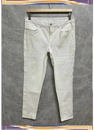 🤍 Pantalón vaquero blanco con bordados Pedro del Hierro Talla 40 🤍, marca: Pedro del Hierro, estado: Muito bom, tamanho: L / 40 / 12, €9.00, €10.15 inclui Proteção do Comprador