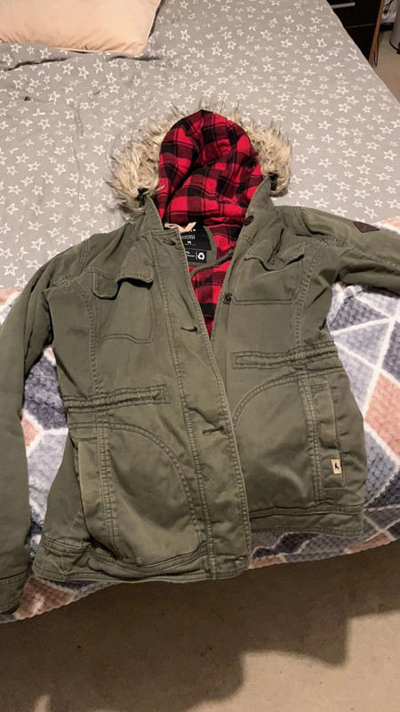 Hollister deals green coat