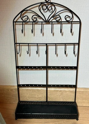 Portant à bijou noir en métal à poser ou à suspendre, condizioni: Ottime, €5.00, €5.95 include la Protezione acquisti