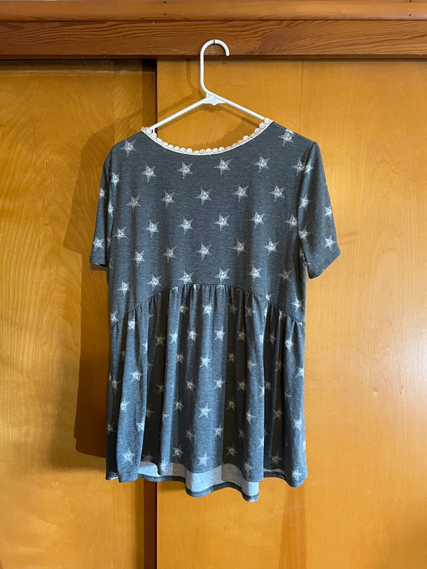 Soft gray top with stars 5